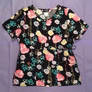 Cherokee Runway Flowers Roses Vines Scrub Top Size Medium